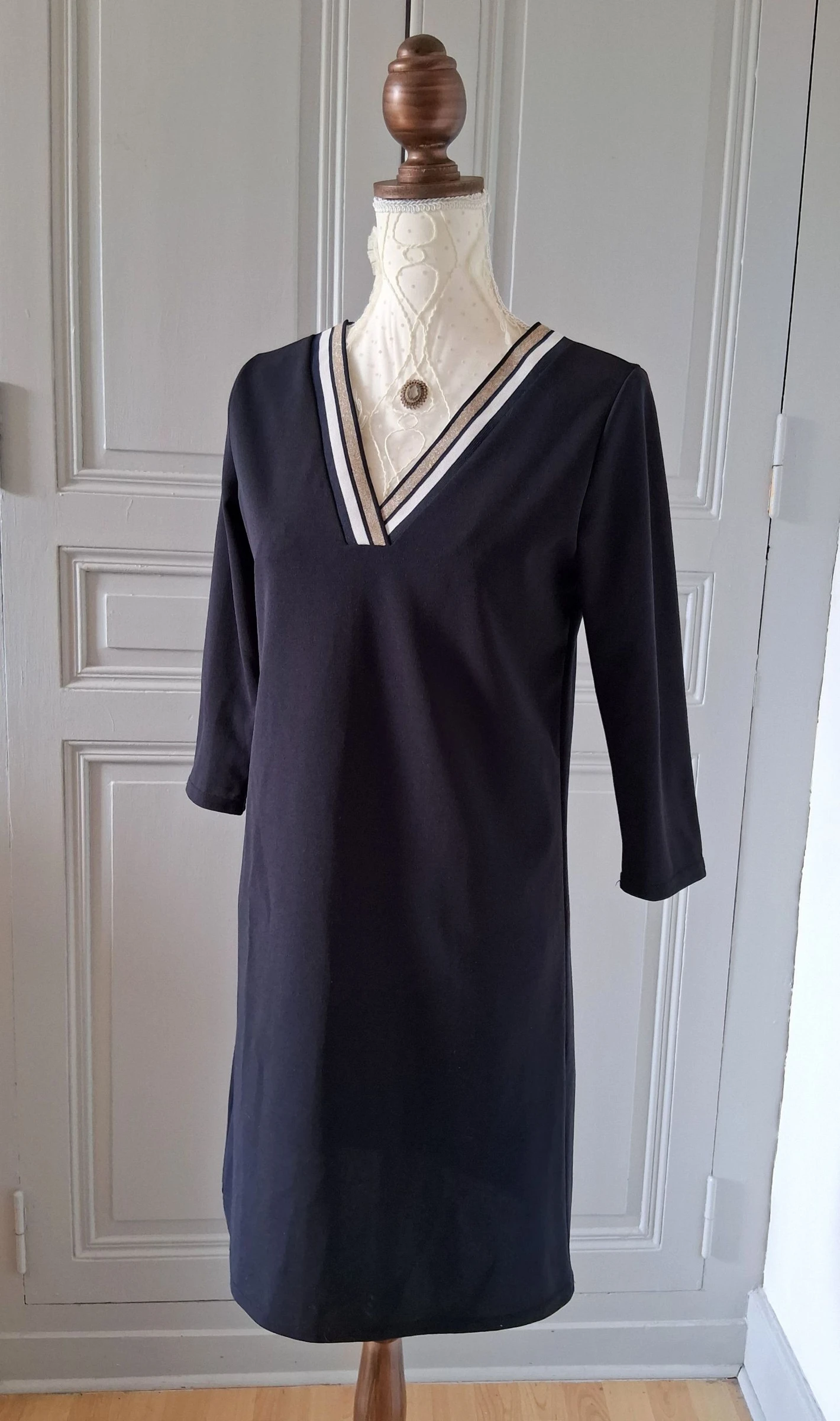 Robe droite bleu marine col V sport chic Tissaia – Taille 38